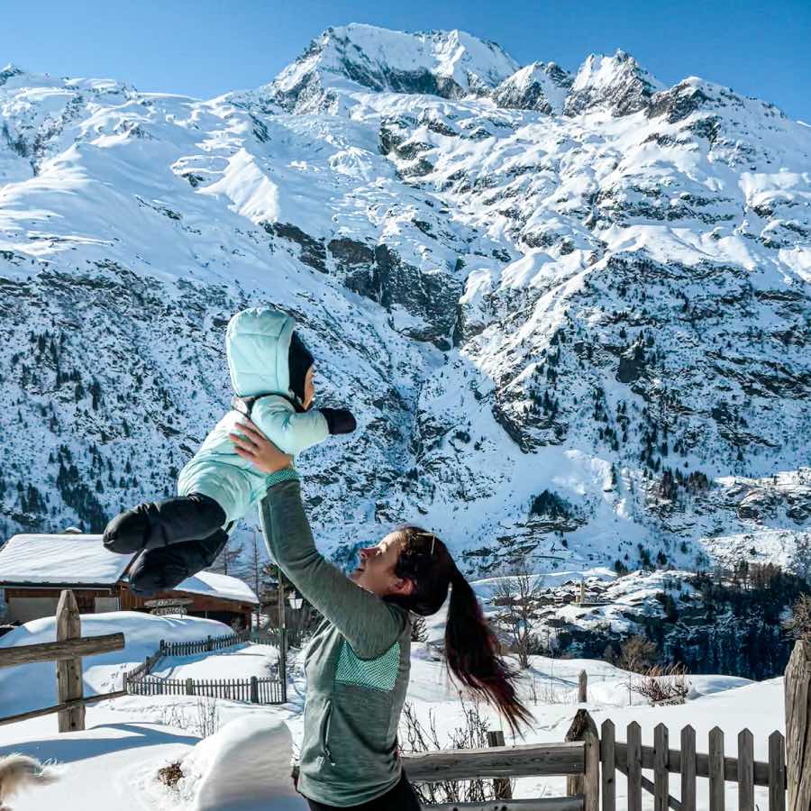 Monal hiver Eliott Famille face au Mont Pourri