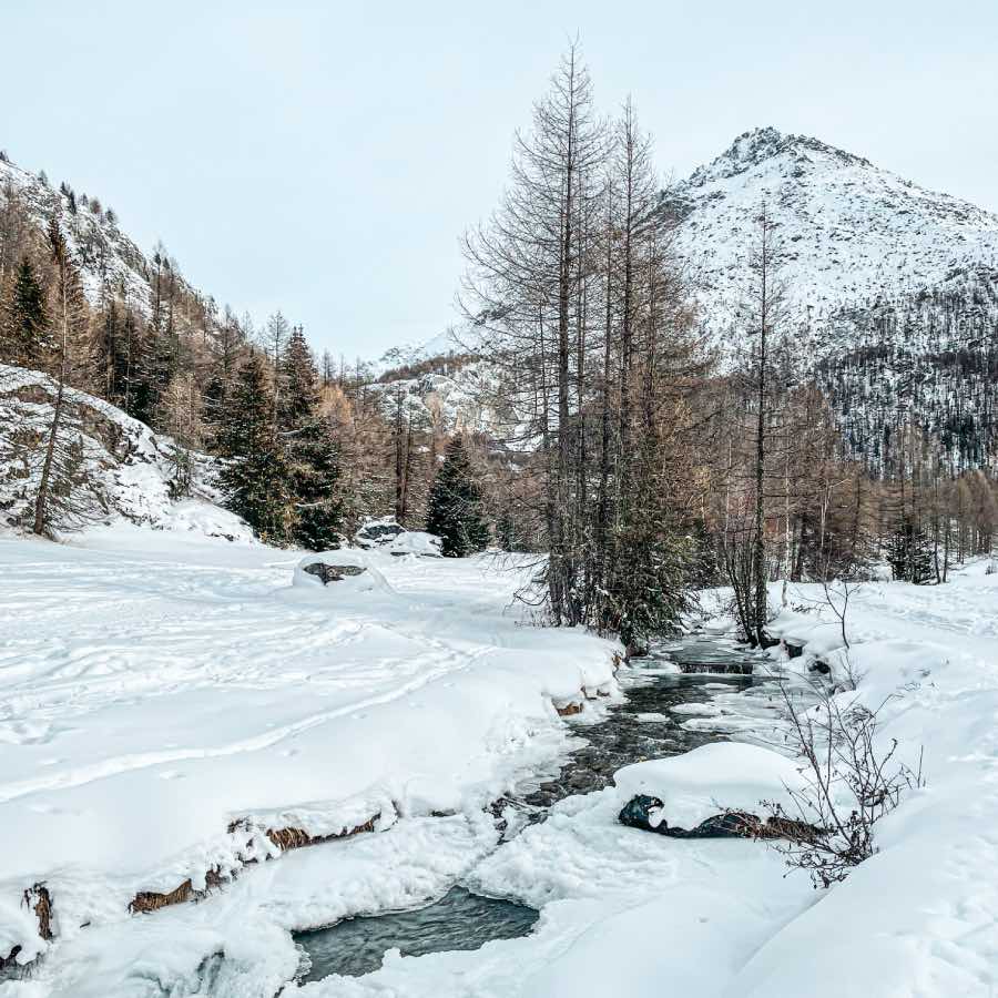 Monal par Sainte-Foy hiver Rivière gelée sur la route du Monal